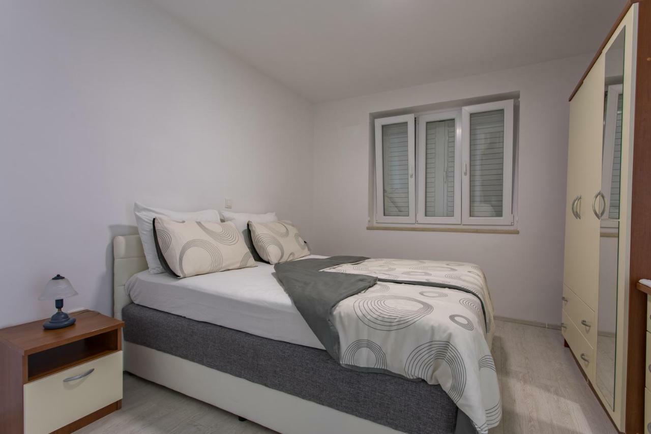 ברלה Apartmani Marija Jakir מראה חיצוני תמונה