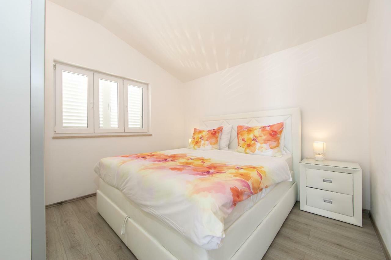 ברלה Apartmani Marija Jakir מראה חיצוני תמונה